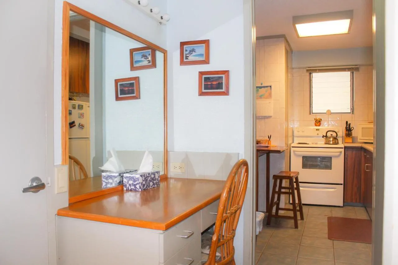 Retro Oasis Hawaiian King Apartment Condo Honolulu