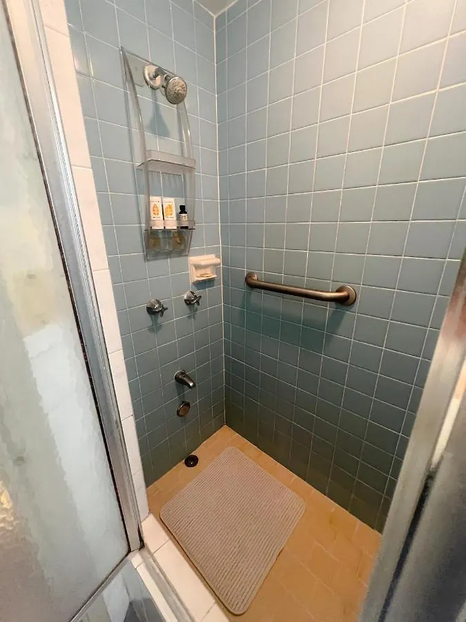 Retro Oasis Hawaiian King Apartment Condo Honolulu 0*,  United States