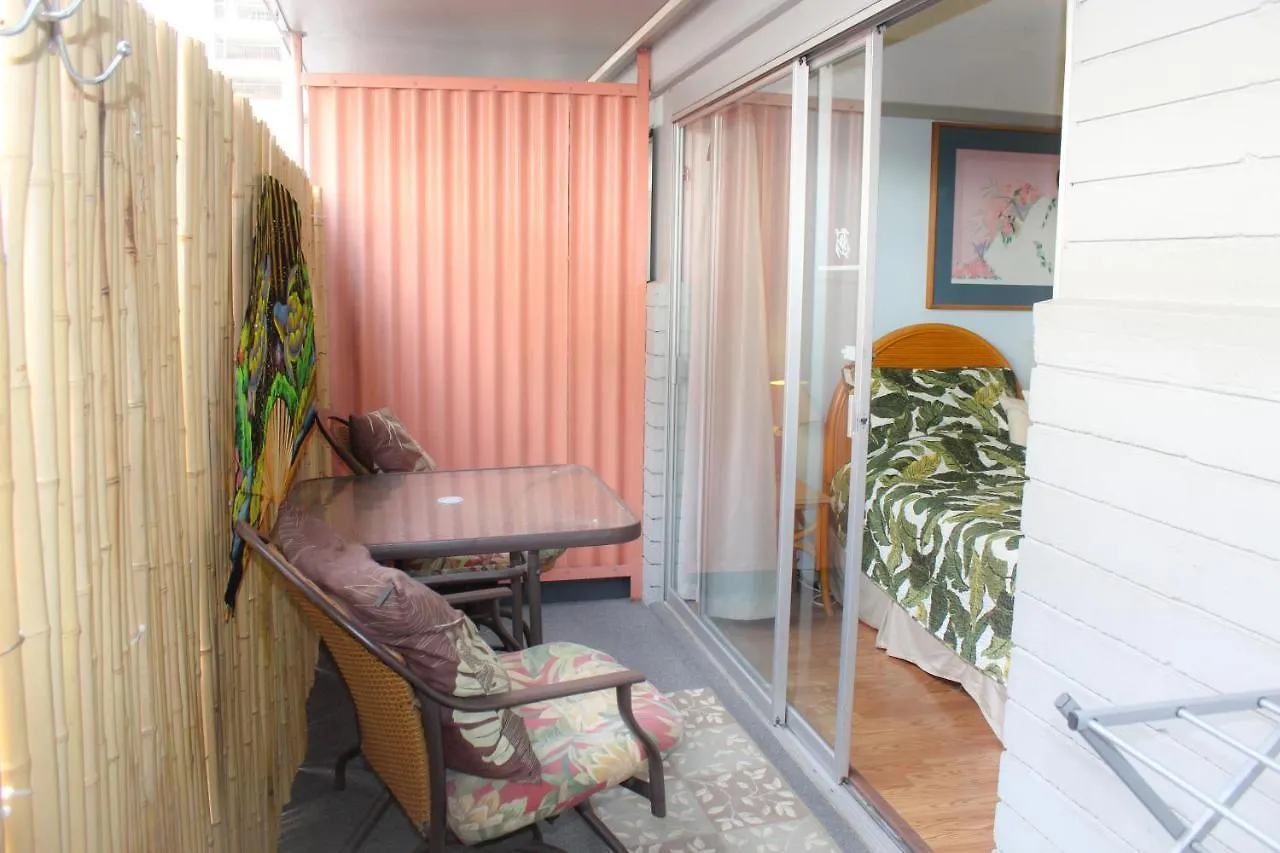 Retro Oasis Hawaiian King Apartment Condo Honolulu