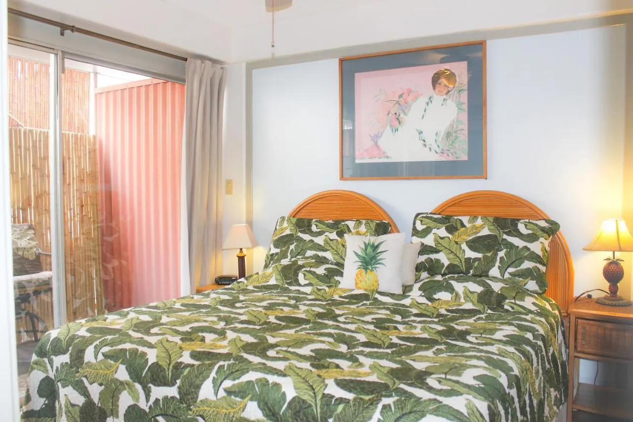 Retro Oasis Hawaiian King Apartment Condo Honolulu
